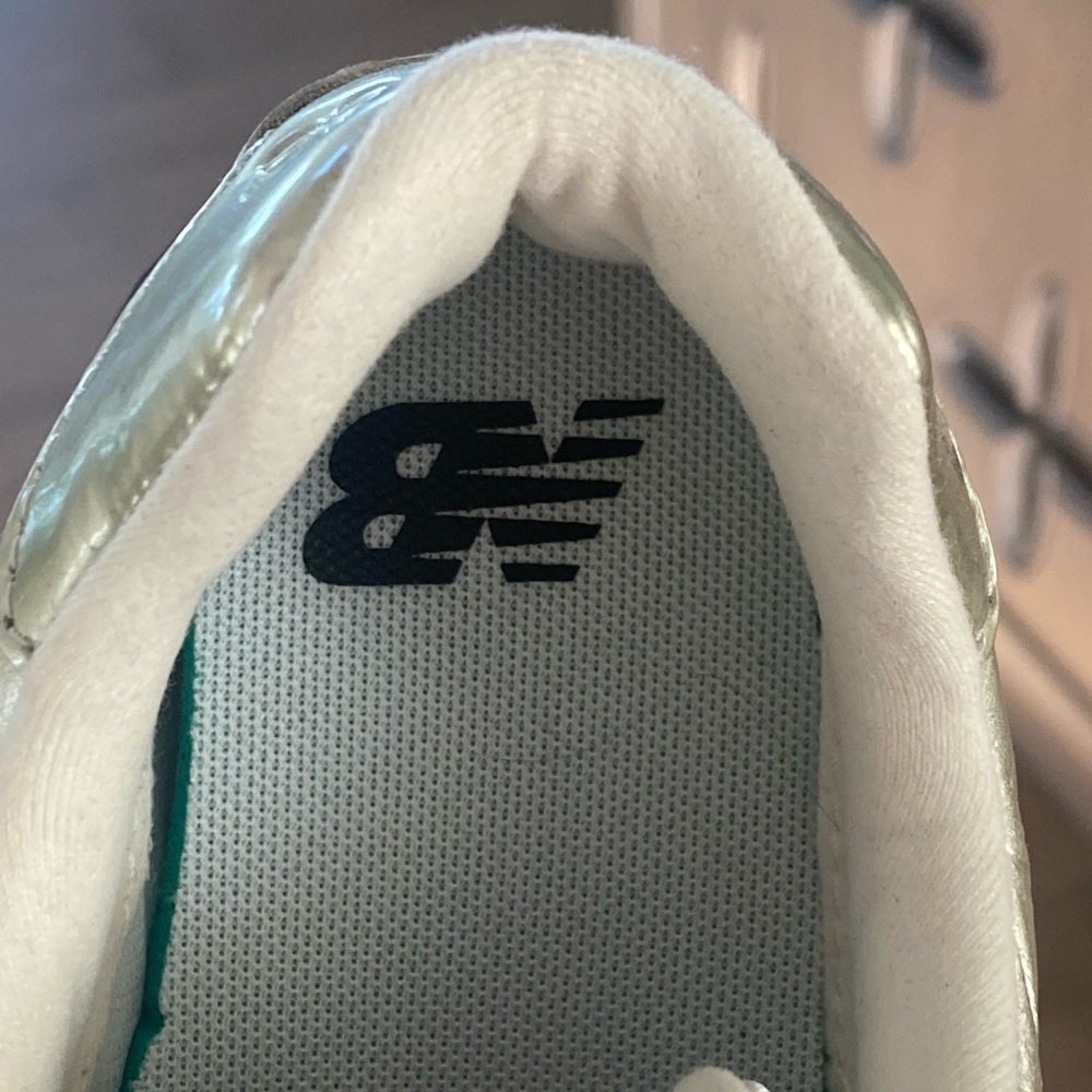 New Balance 574 NWOT, metallic croc embossed, size 6 - Picture 12 of 15